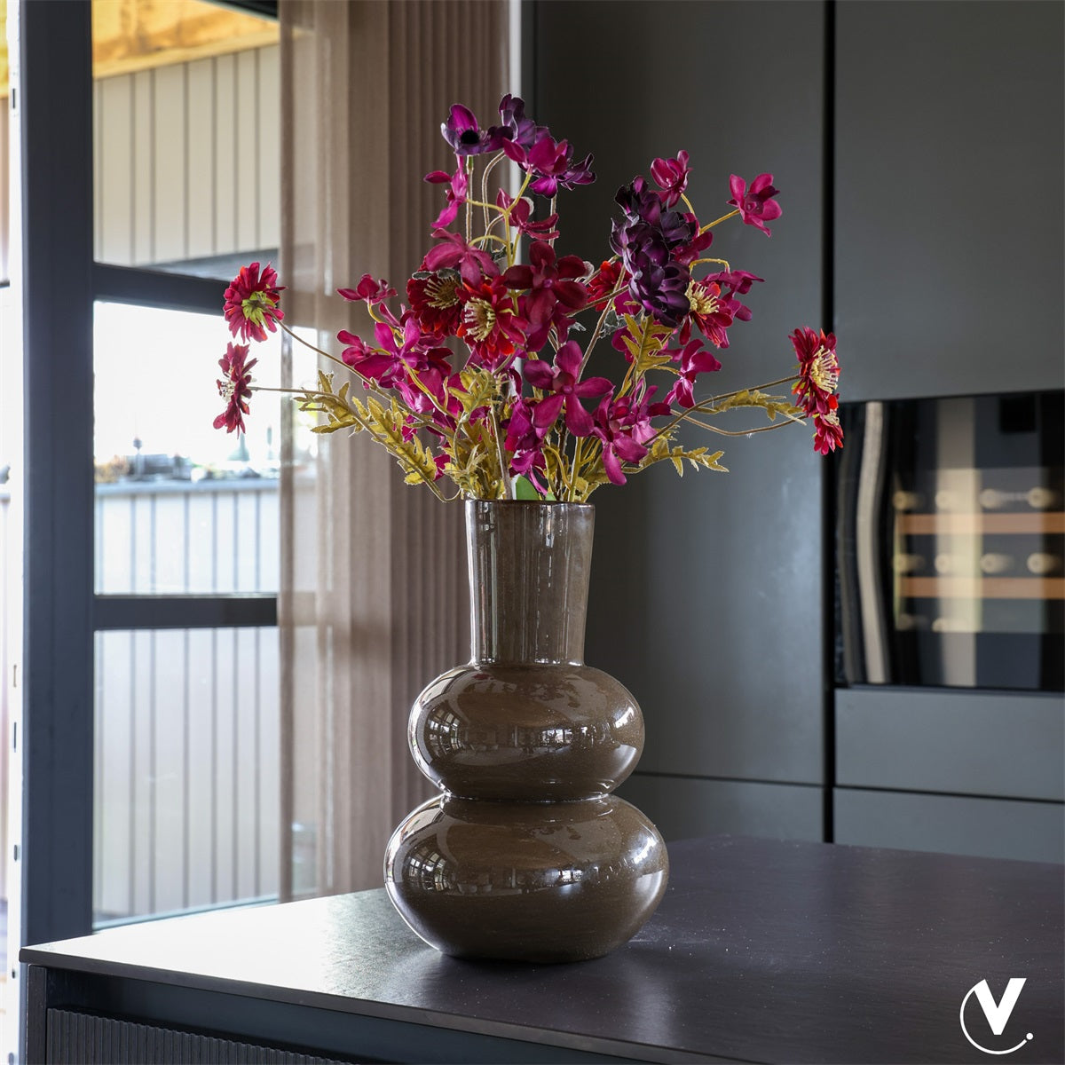 Vaas Lindi Elite dark brown Ø22 x H36 cm